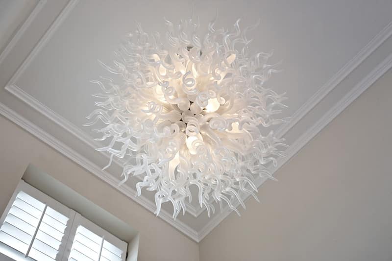 Corale Bianco Stairwell Junior Luxury Artistic Chandelier